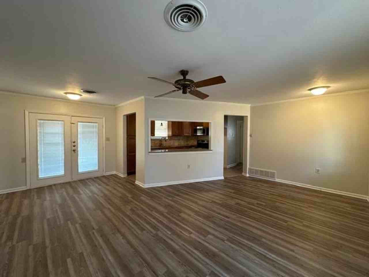 301 Sunset Blvd - Photo 4 of 23