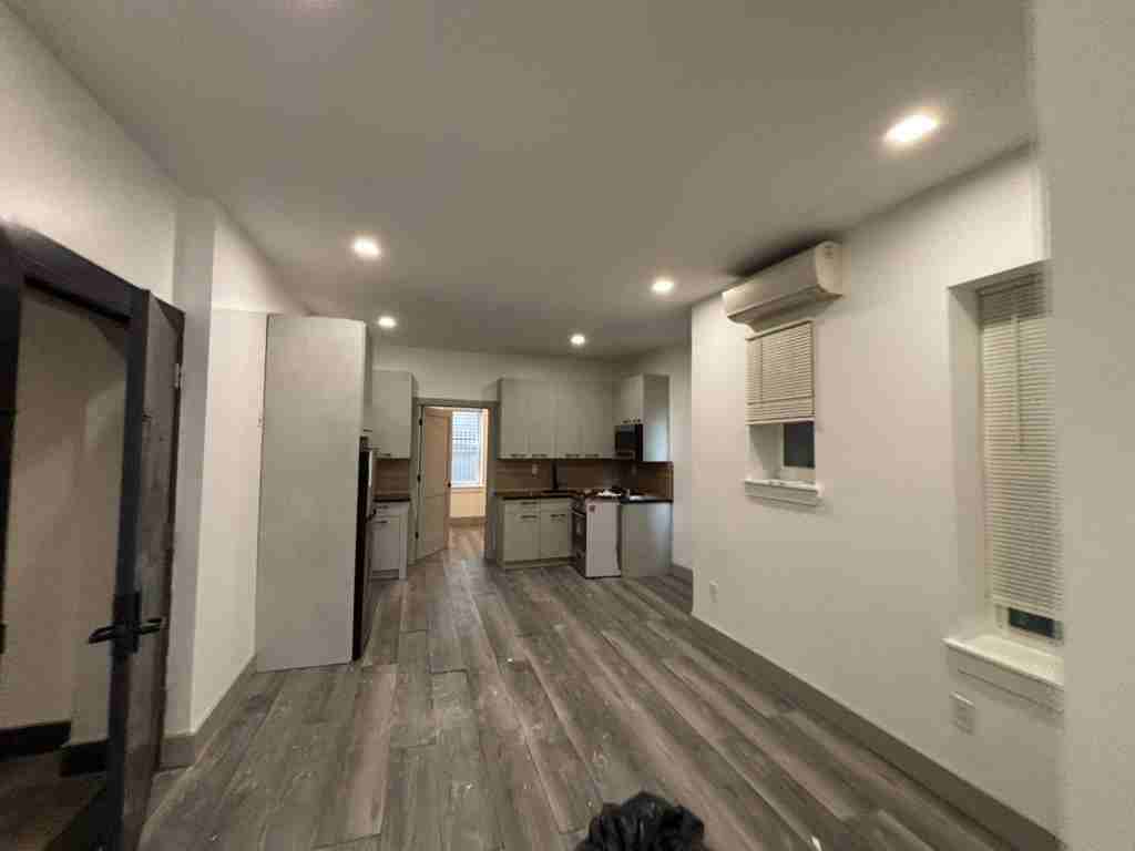 181 Baldwin Ave #1R - Photo 3 of 7