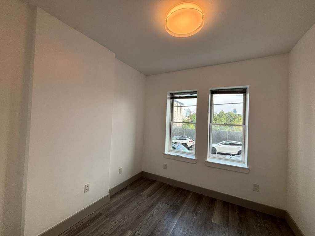 181 Baldwin Ave #1R - Photo 4 of 7