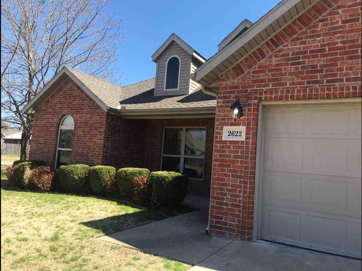 2622 N Brush Creek Dr - Photo 2 of 14