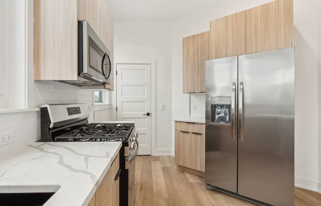 136 E Cumberland St - Photo 4 of 17