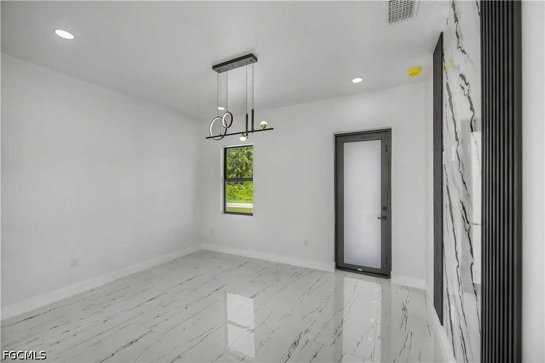 3121 69th St W - Photo 4 of 50