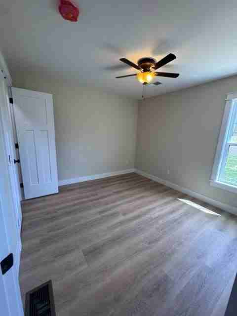 809 Hillcrest Dr - Photo 2 of 9