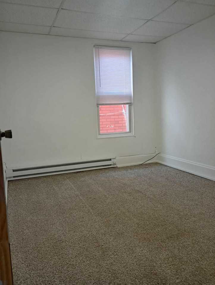 404 York Pl #B - Photo 2 of 11