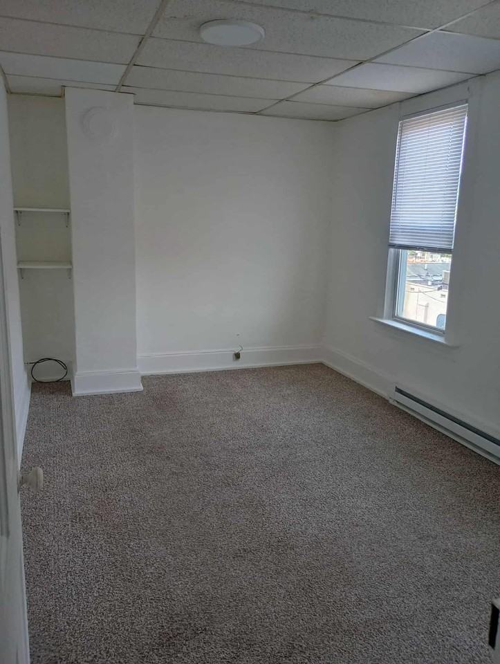 404 York Pl #B - Photo 7 of 11