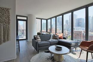 631 N Wells St - Photo 1 of 1