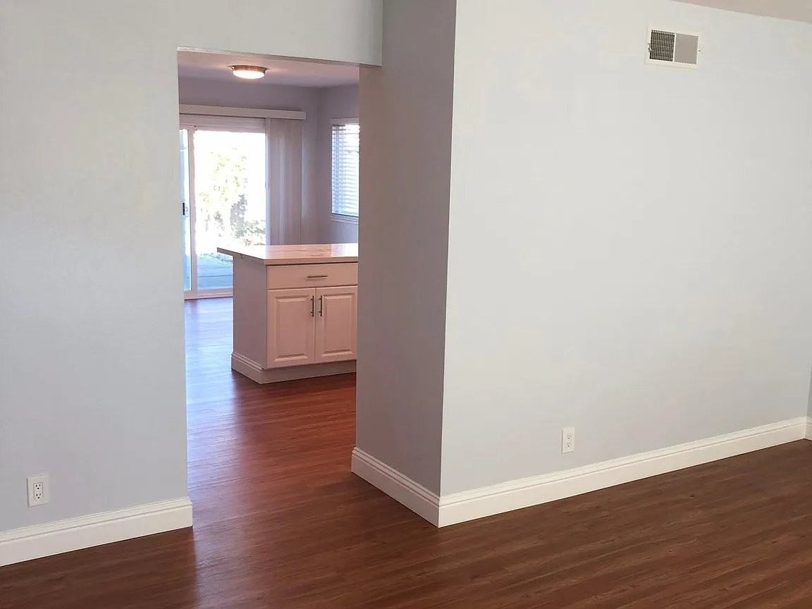 457 Chesapeake Ave - Photo 3 of 7