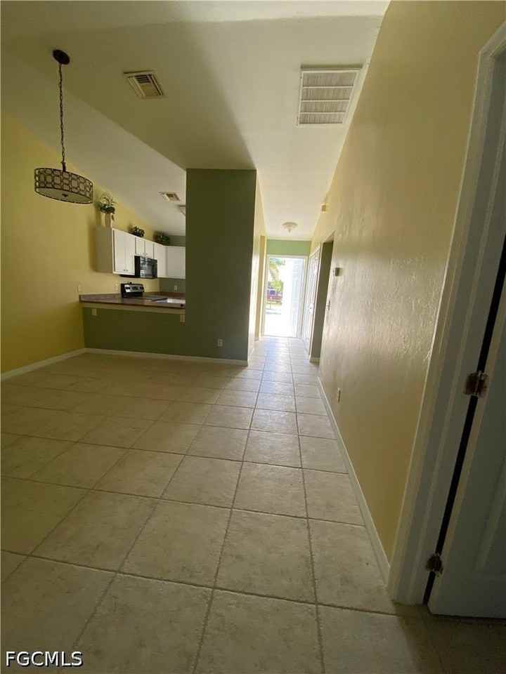 5478 Thomas St - Photo 5 of 22