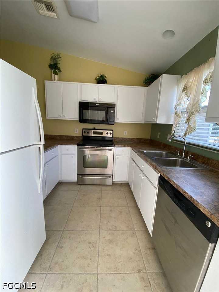5478 Thomas St - Photo 6 of 22