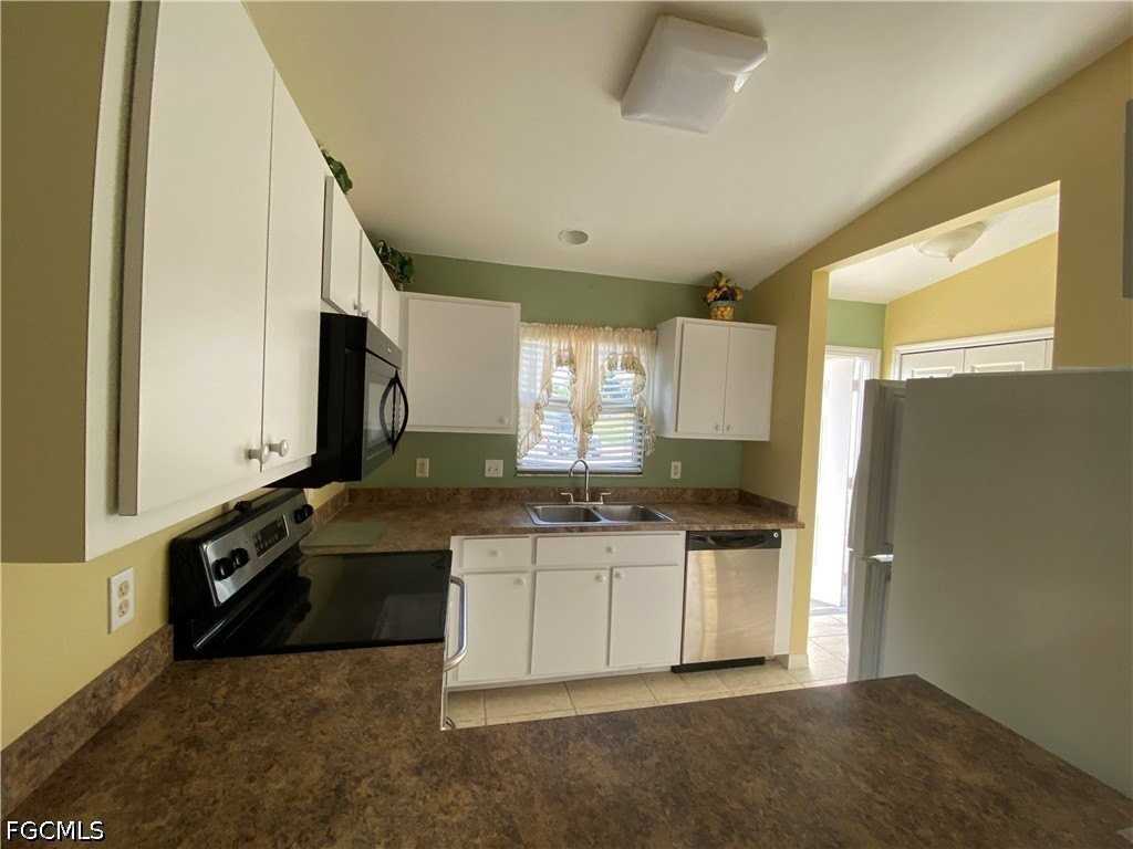 5478 Thomas St - Photo 7 of 22