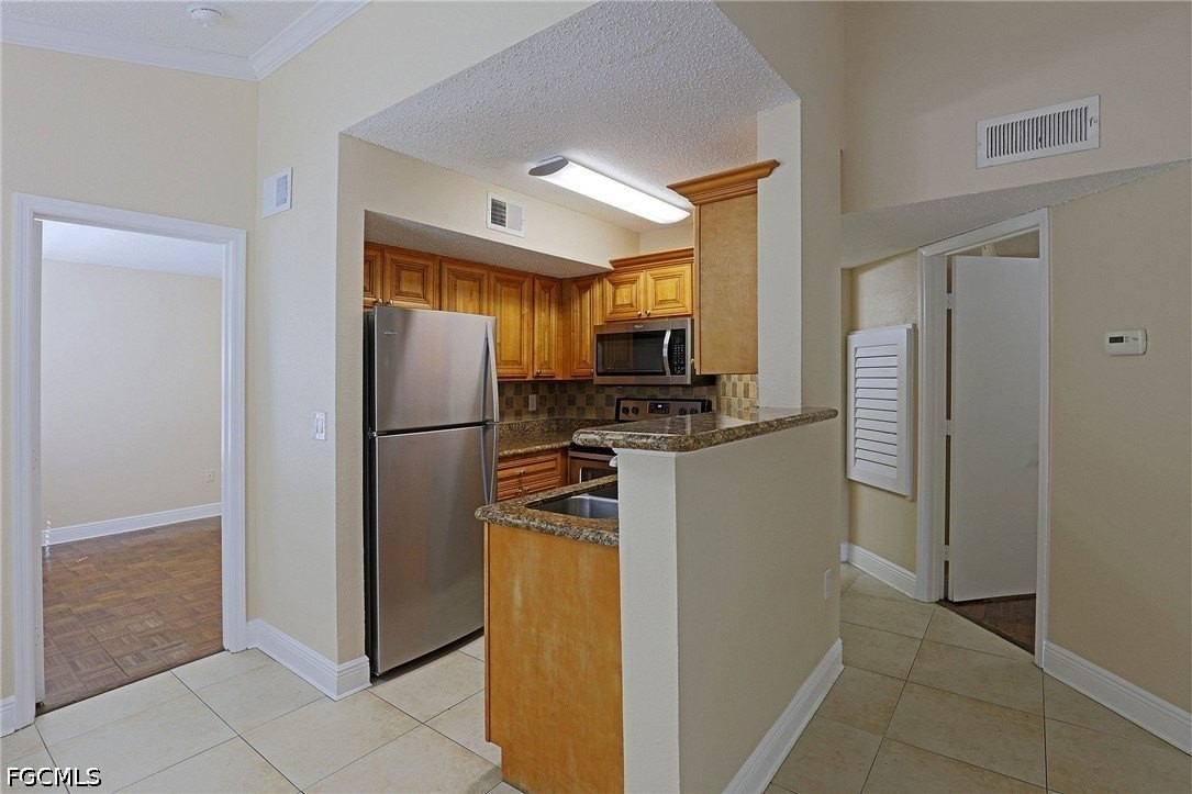 12601 Equestrian Cir #1104 - Photo 4 of 18