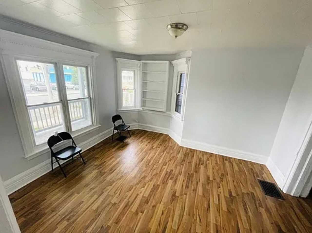 327 Hampshire St - Photo 2 of 20