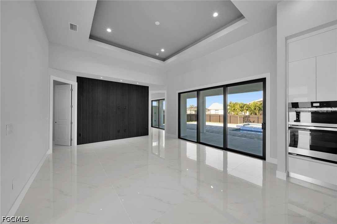 436 Nw 38th Ave - Photo 7 of 47