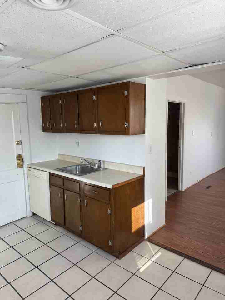 237 W 3rd St #1 - Photo 3 of 7