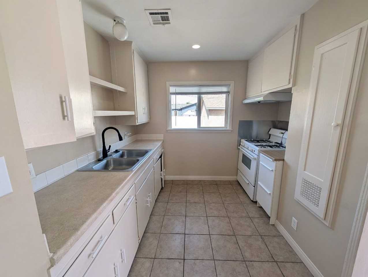 4829 Gundry Ave - Photo 3 of 17