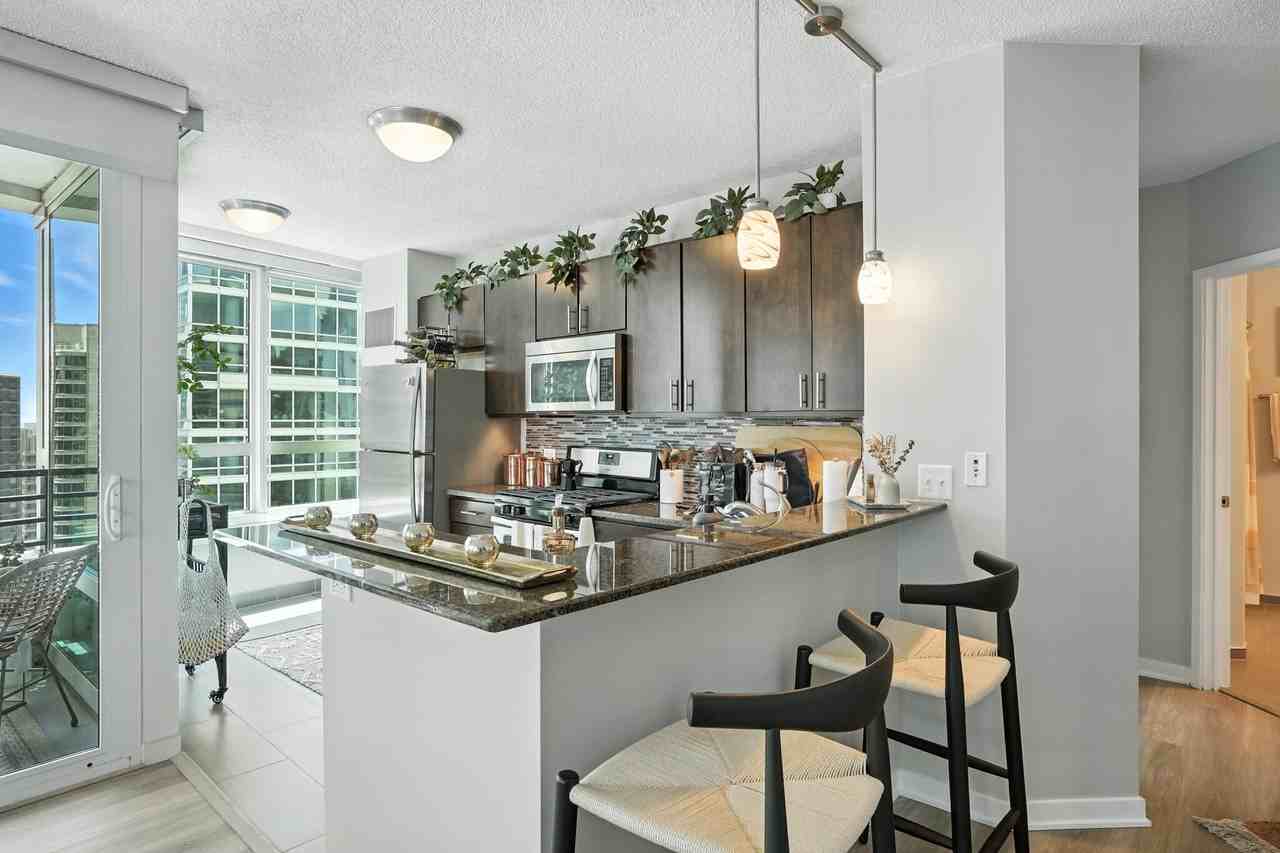 341 E Ohio St - Photo 6 of 20