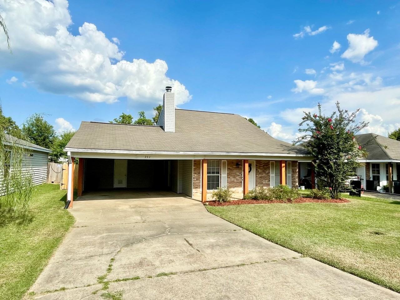 242 Village Cv - Photo 2 of 17
