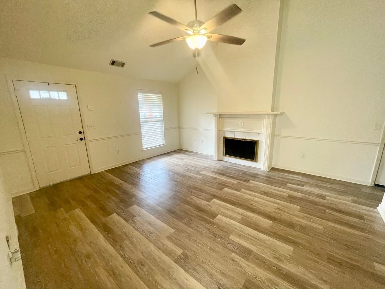 242 Village Cv - Photo 3 of 17
