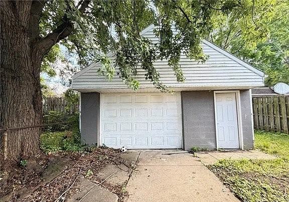 11731 Arden Ave - Photo 3 of 12