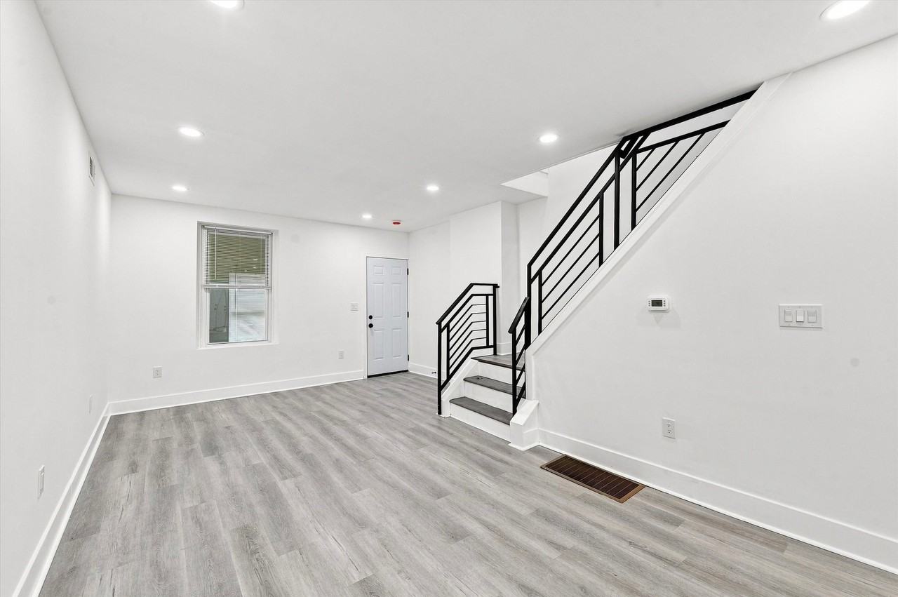 5729 Hadfield St - Photo 2 of 15