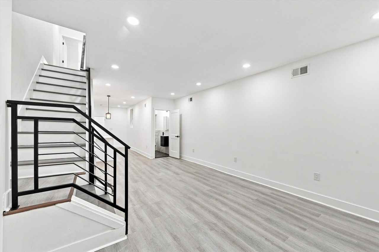 5729 Hadfield St - Photo 4 of 15