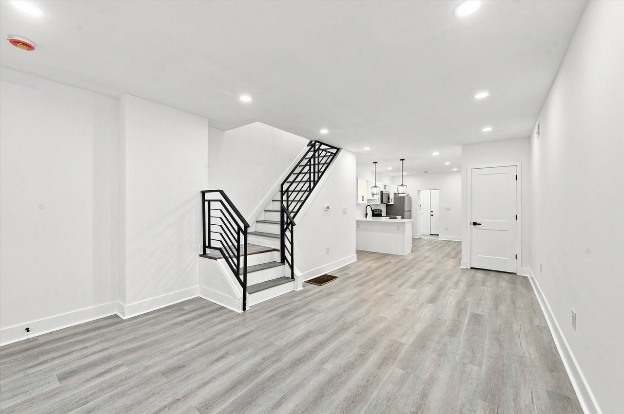 5729 Hadfield St - Photo 5 of 15