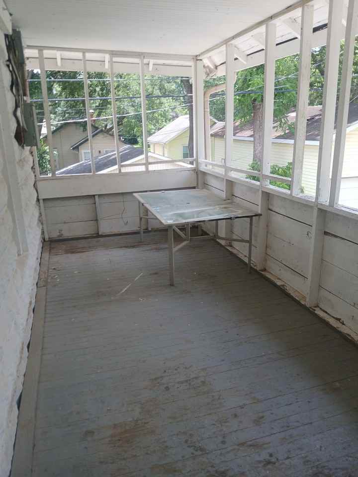2613 Sw 12th St - Photo 2 of 8