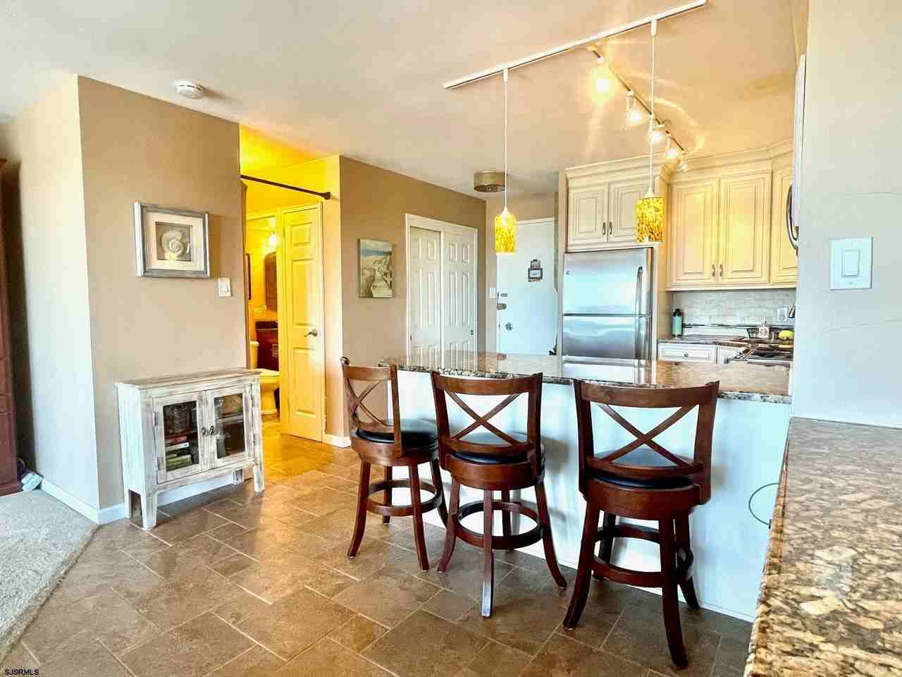 6101 Monmouth Ave - Photo 2 of 20
