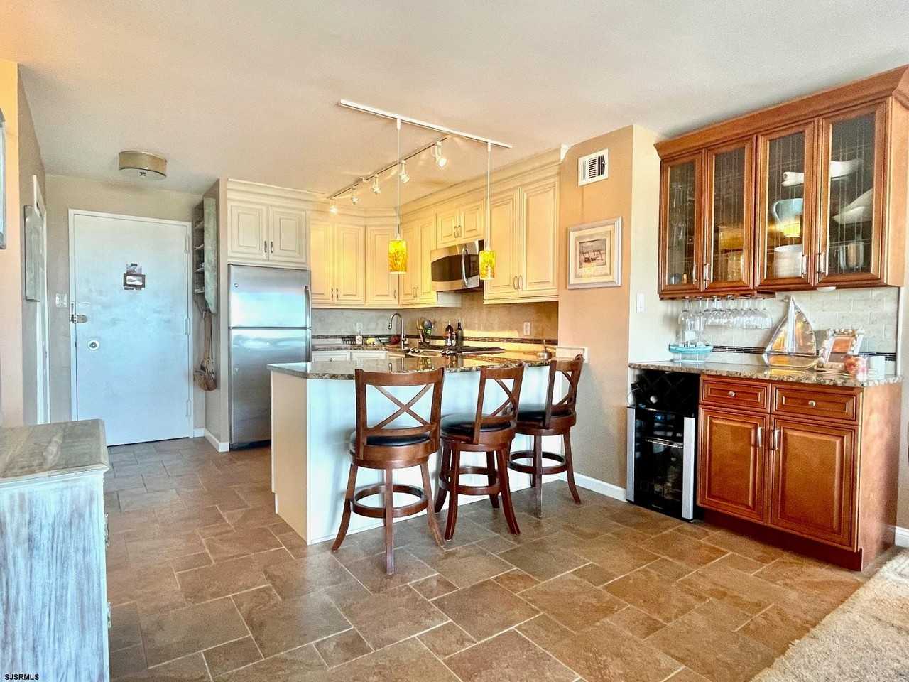 6101 Monmouth Ave - Photo 3 of 20