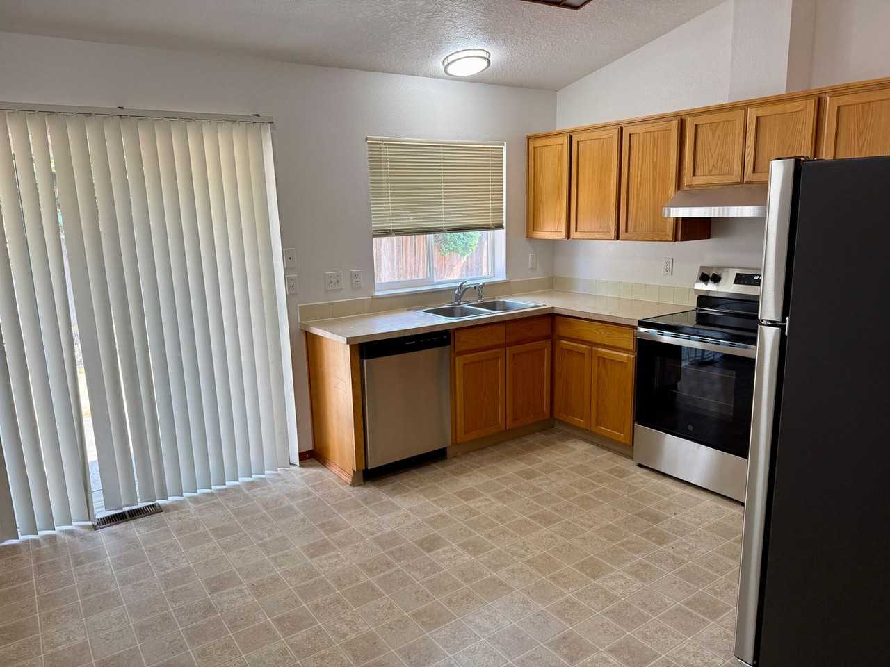 9724 Se 43rd Ave - Photo 4 of 14
