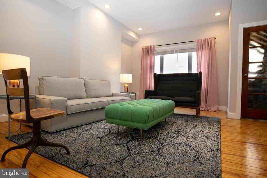 814 Morris St - Photo 3 of 15