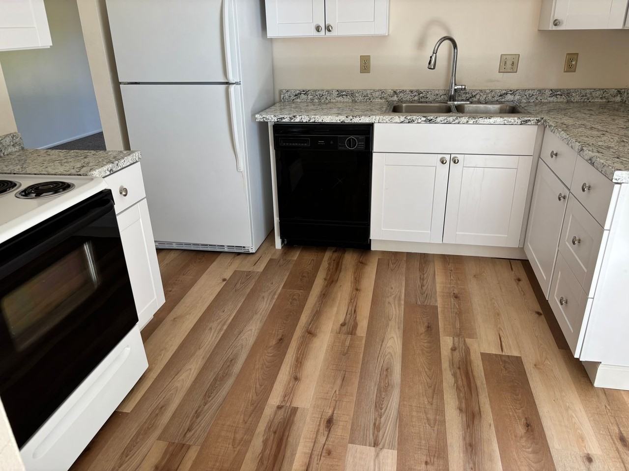 2665 Scholl Dr - Photo 4 of 26