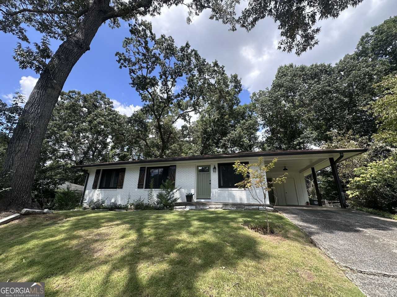 2498 Lakewood Dr Nw - Photo 2 of 40