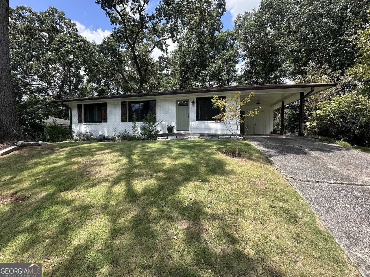 2498 Lakewood Dr Nw - Photo 3 of 40