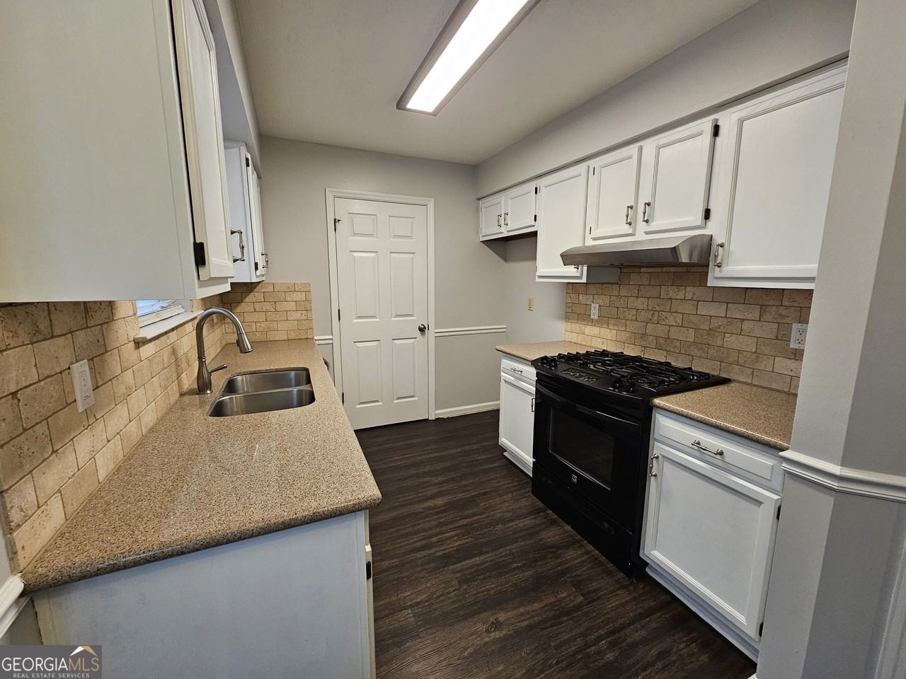 40 Peachtree Way - Photo 4 of 14