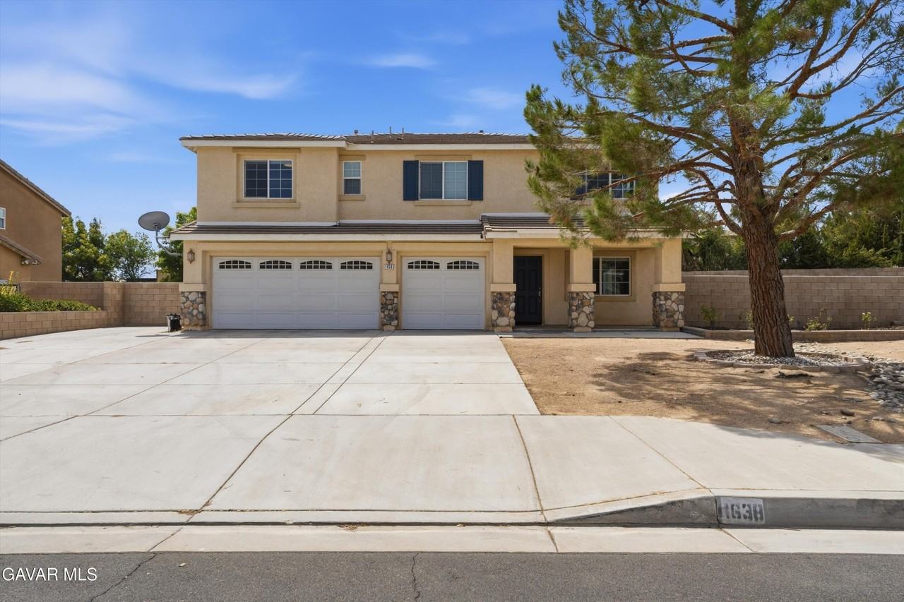 1638 E Miki Way - Photo 2 of 32