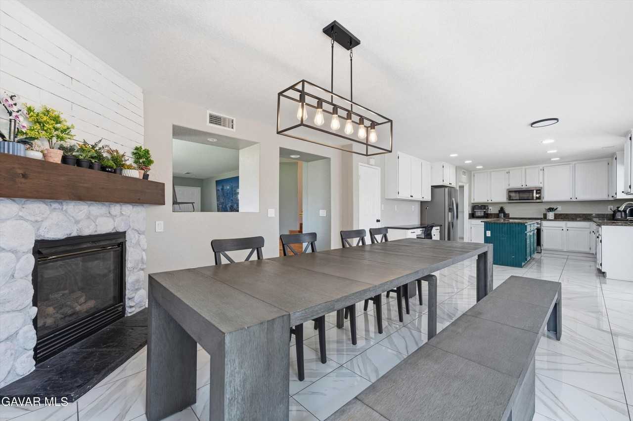 1638 E Miki Way - Photo 6 of 32