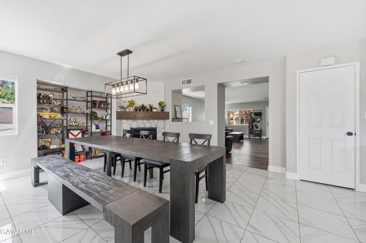 1638 E Miki Way - Photo 7 of 32