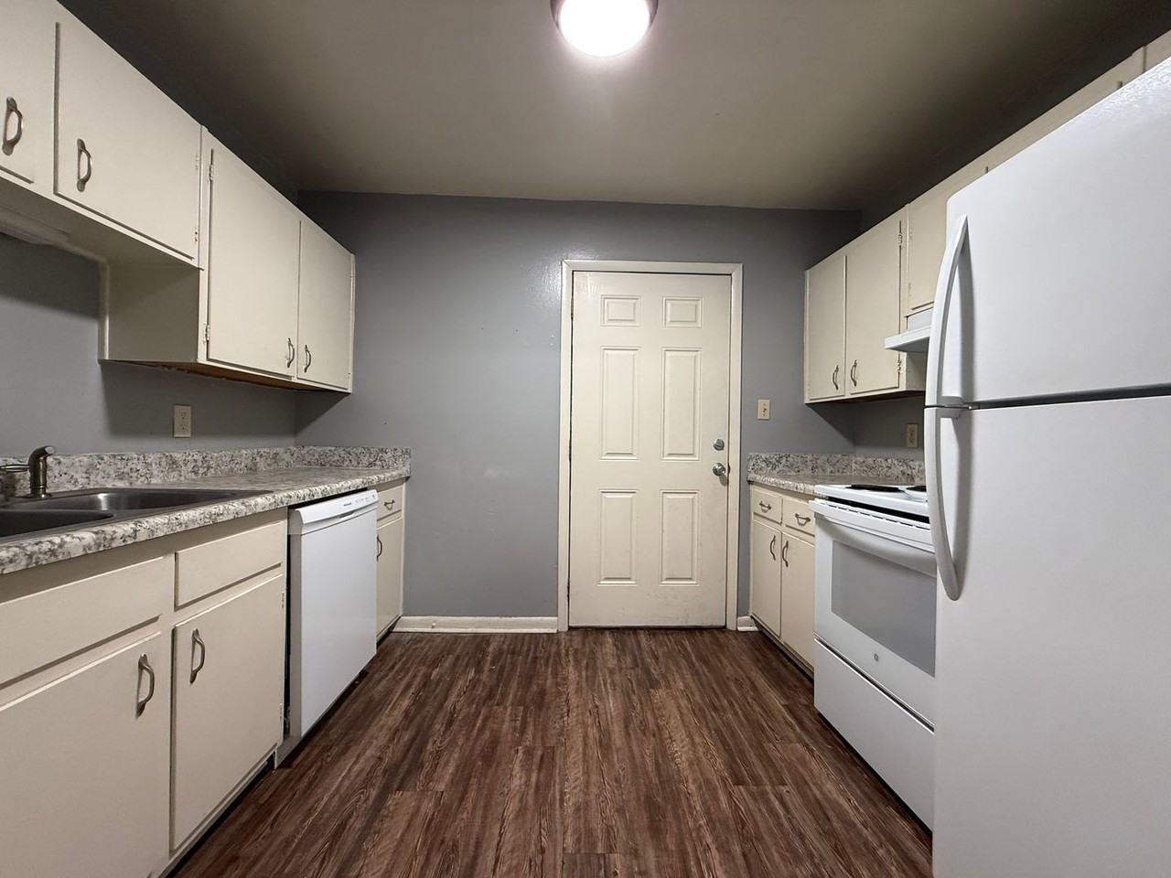 1231 Buckingham Dr - Photo 4 of 6