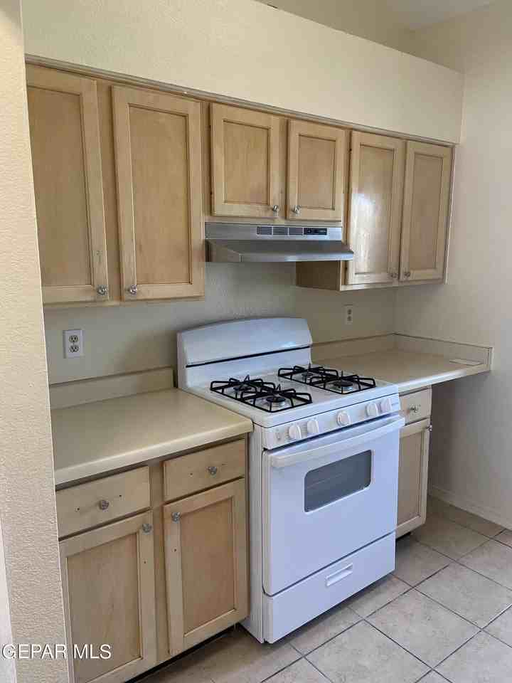591 Bartlett Dr #202 - Photo 3 of 18