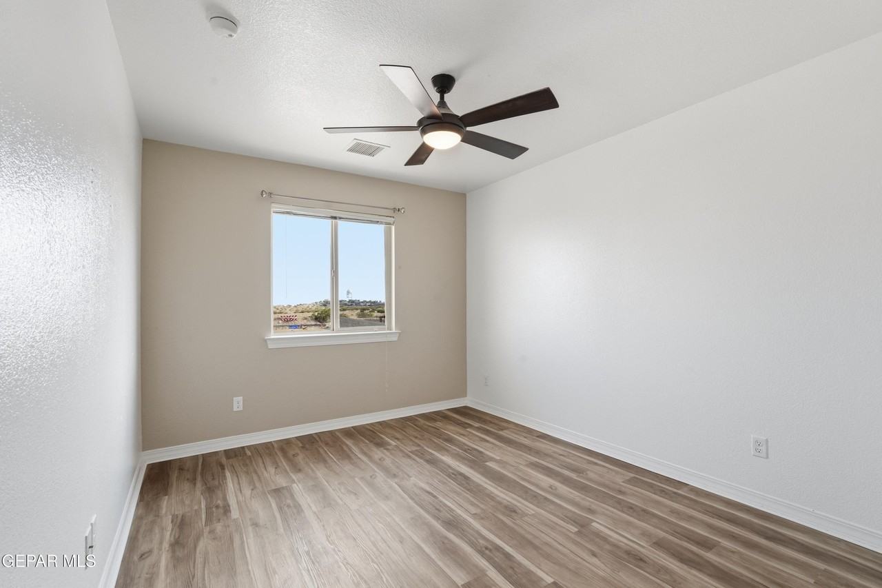 13255 Emerald Isle St - Photo 3 of 30
