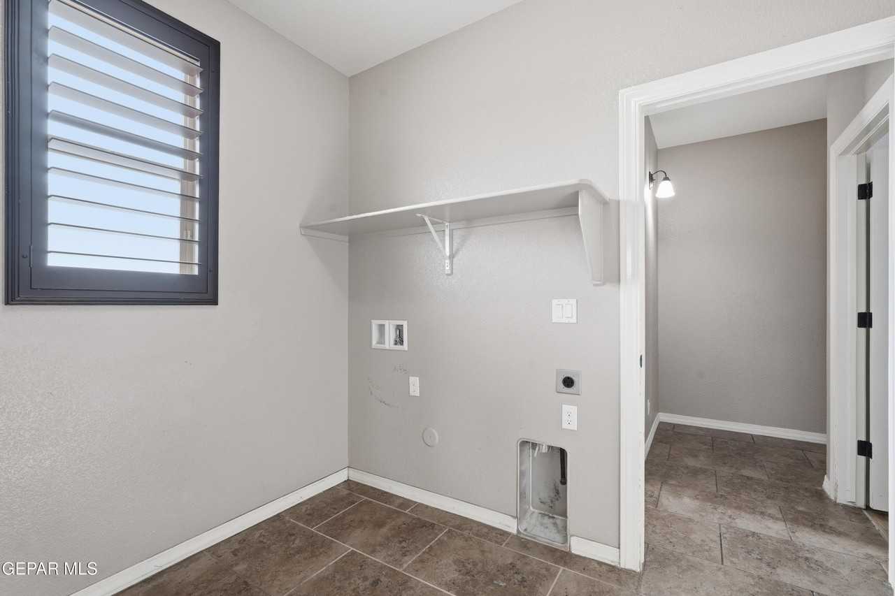 13255 Emerald Isle St - Photo 5 of 30