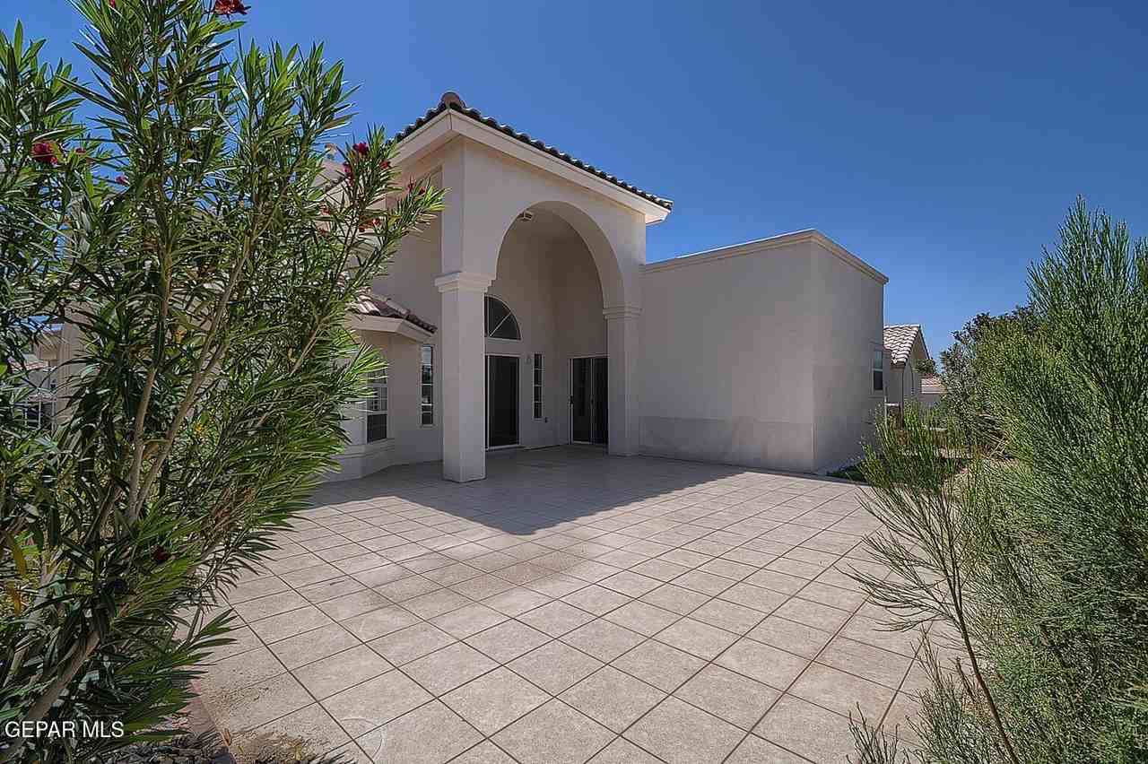 1549 Via Appia St - Photo 6 of 37