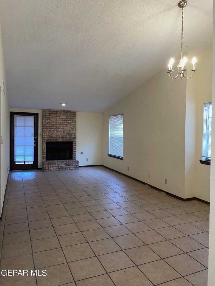 1504 Monte Sanders Ln #A - Photo 2 of 28