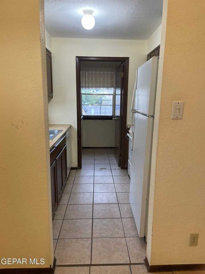1504 Monte Sanders Ln #A - Photo 5 of 28