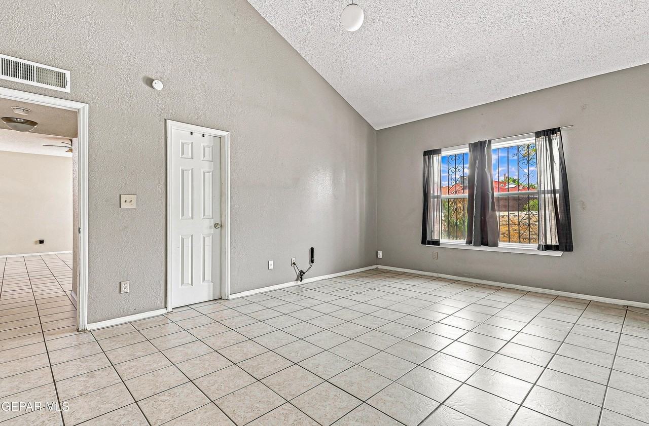 4645 Loma De Plata Dr - Photo 7 of 40