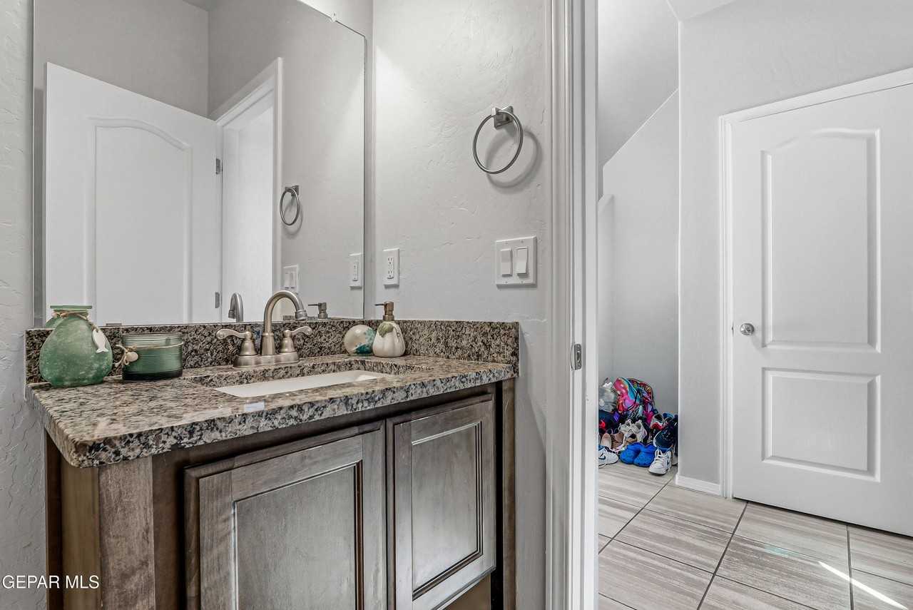 209 Reigate Dr - Photo 6 of 43