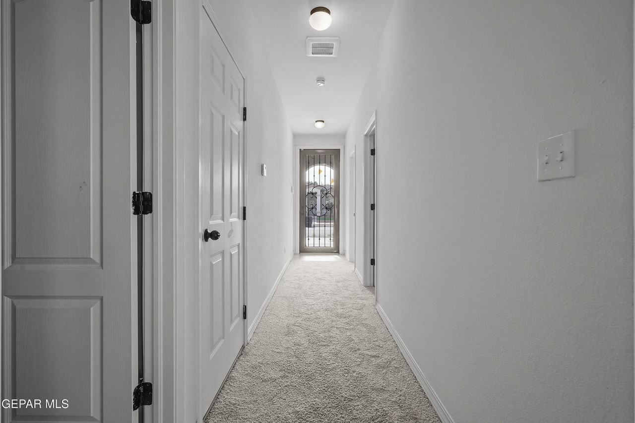 604 Cedarwood Ave - Photo 4 of 27