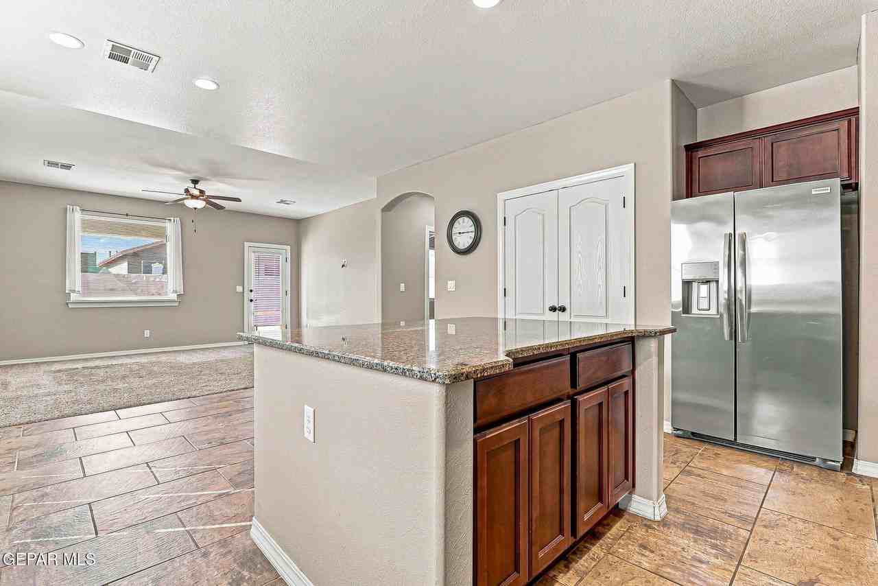 7148 Dust Storm Ln - Photo 7 of 42