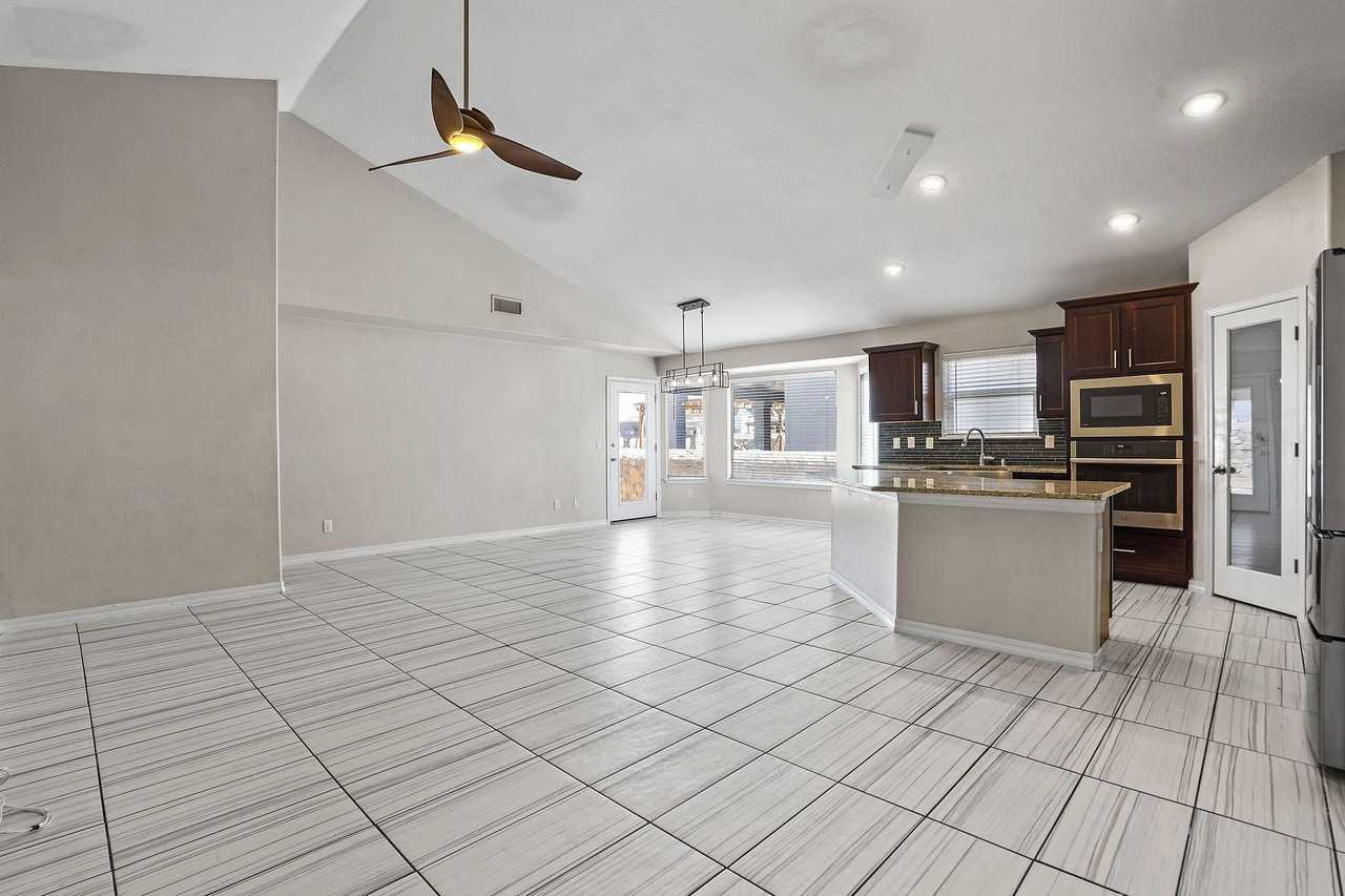 14925 Tierra Haven Ave - Photo 3 of 30